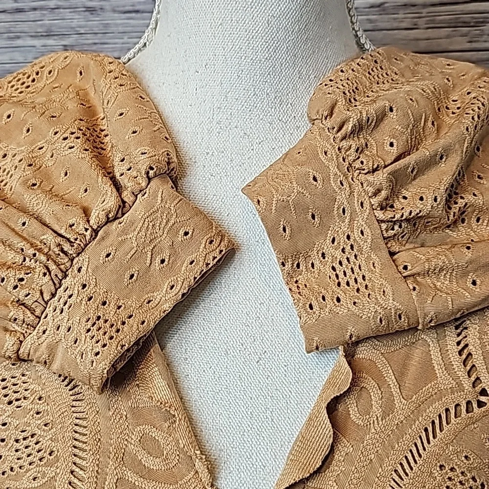 NEW URBAN ROMANTICS BROWN LONG SLEEVE EYELET PULLOVER STRETCH CROP TOP